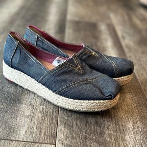TOMS dark blue denim platform slip-on. Womens size 7